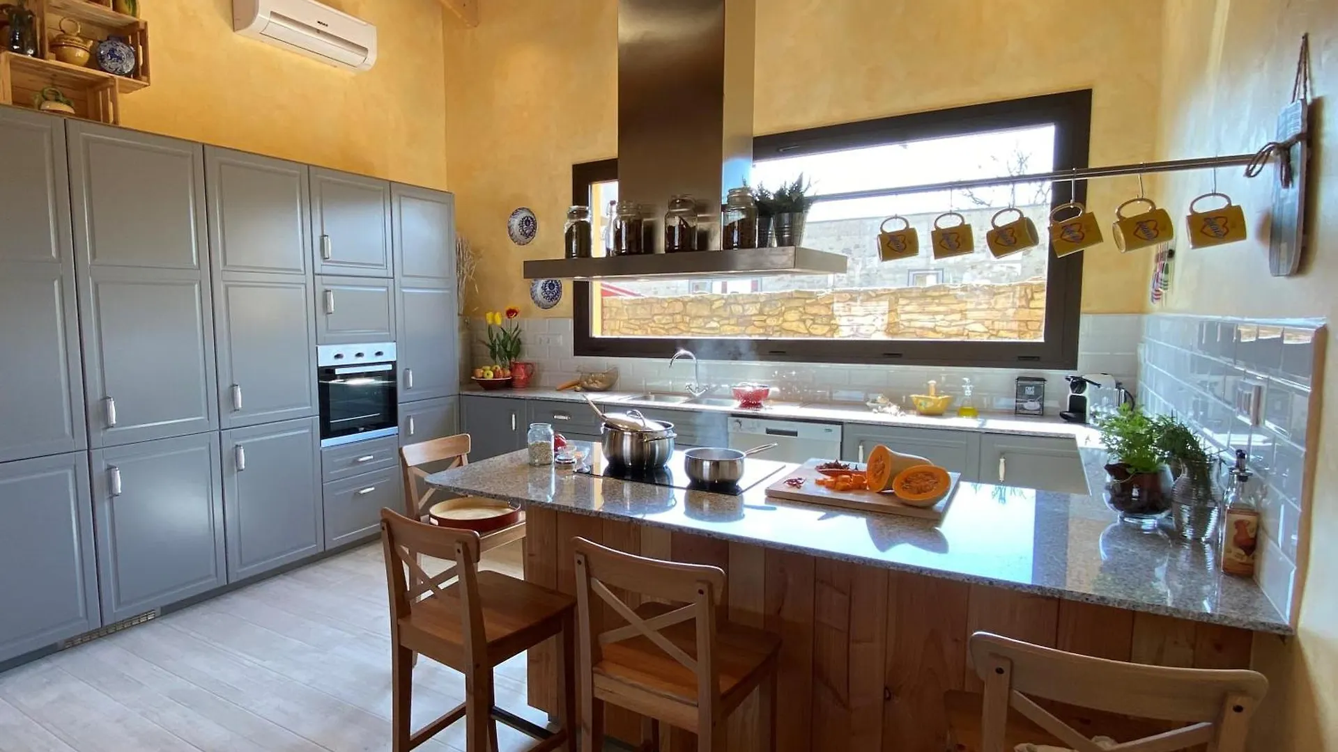 Holiday home Cal Valent Villa Ullastret Spain